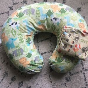 Boppy Nursing Pillow/Positioner +3 covers&carrier
